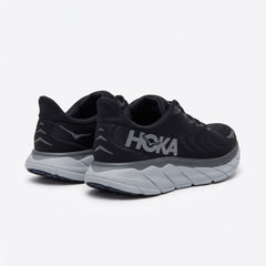 HOKA (Arahi 6)