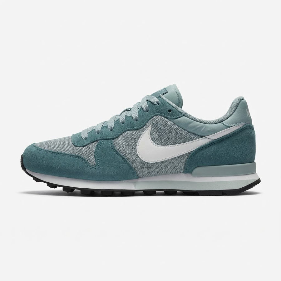 NIKE  (MD Runner 2)